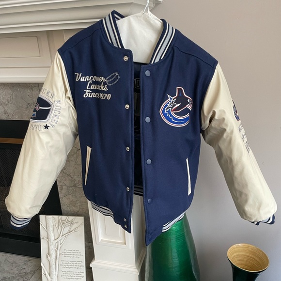 Youth Canucks NHL Varsity Jacket *REVERSIBLE - Picture 2 of 9